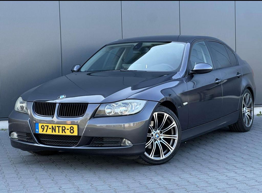 BMW 320i e90 à vendre pour pièce/professionnel ou réparation, Argent ou Gris, Achat, 110 kW, Boîte manuelle