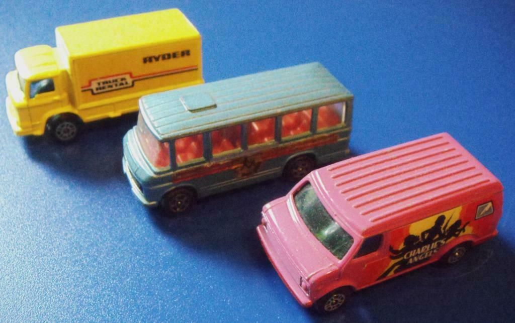 Corgi: Leyland Terrier, School Bus, US Van Charlie's Angels, Enlèvement ou Envoi, Utilisé