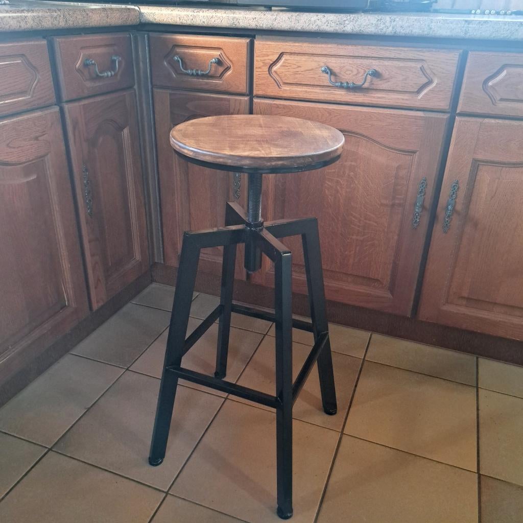 Tabouret in nieuwstaat industriele look, Huis en Inrichting, Barkrukken, Ophalen