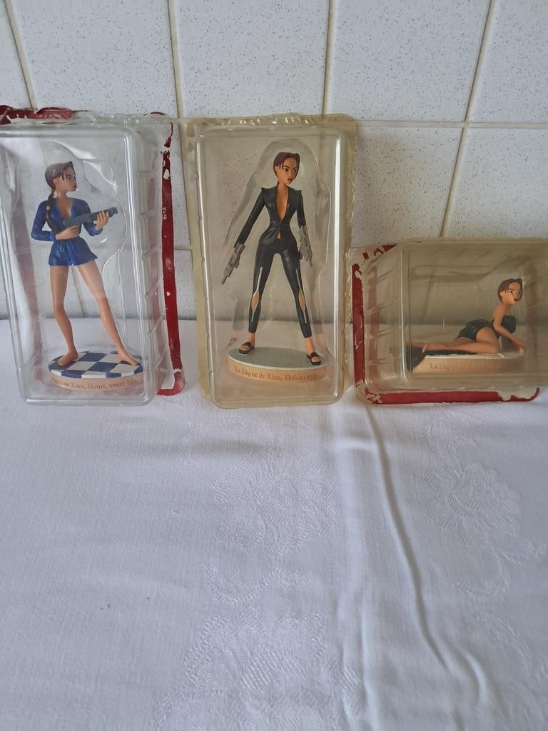 3 figurines lara croft de collection, Collections, Statues & Figurines, Comme neuf, Enlèvement ou Envoi