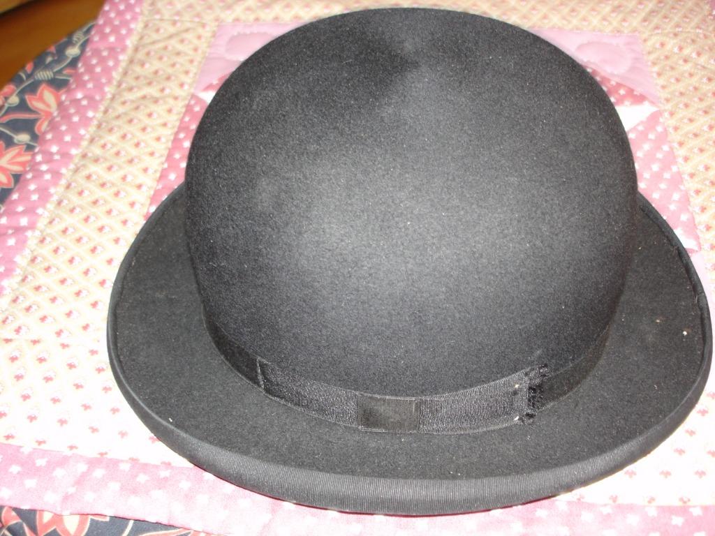 Zwarte bolhoed mt 55, Ophalen of Verzenden, Dames