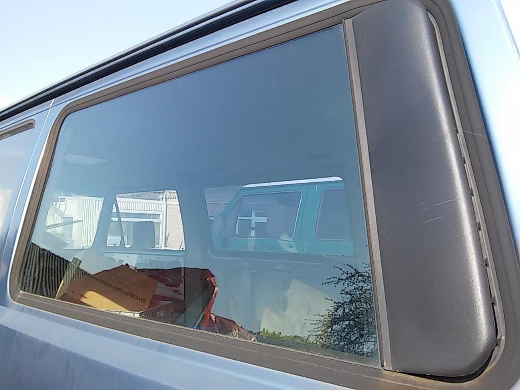 VW T3 Bluestar zijruiten met ontluchting. getint glas., Autos : Pièces & Accessoires, Vitres & Accessoires, Enlèvement, Volkswagen