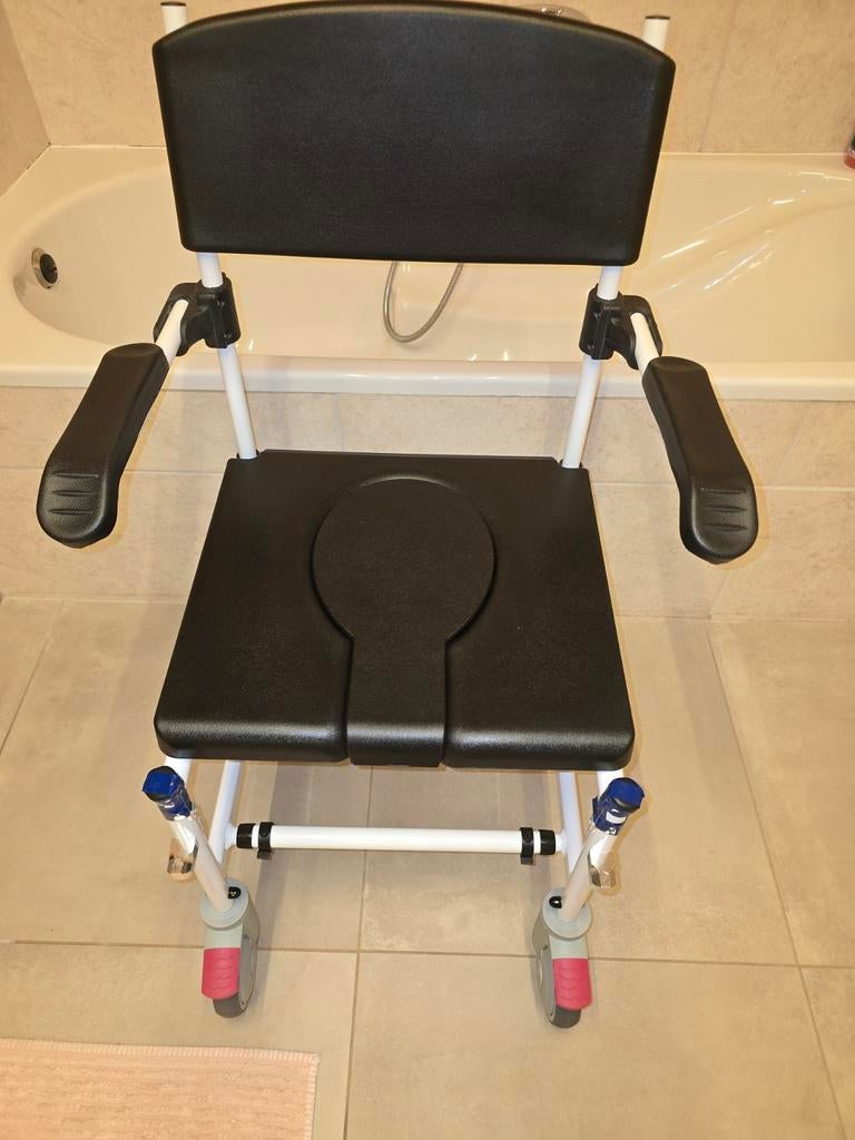 Rolstoel voor in douche.. waterbestendig., Ophalen