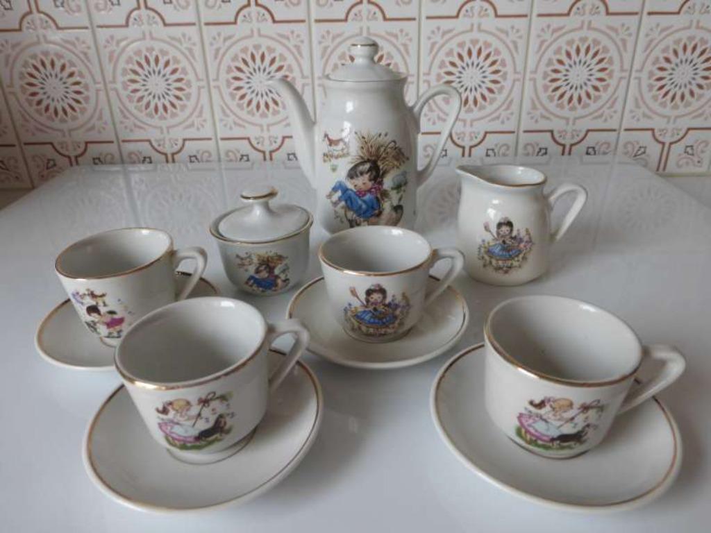 Porseleinen kinderservies 4 personen, Kinderen en Baby's, Ophalen of Verzenden, Zo goed als nieuw, Overige materialen, Speelkeuken-accessoire