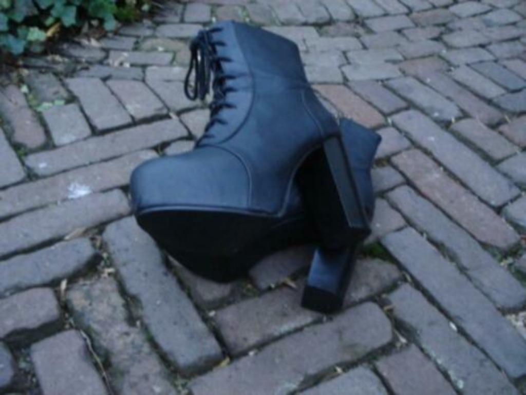 Gratis verzenden nieuwe zwarte leren fuif blokhaklaarzen 37, Verzenden, Zwart, Nieuw, Schoenen met hoge hakken