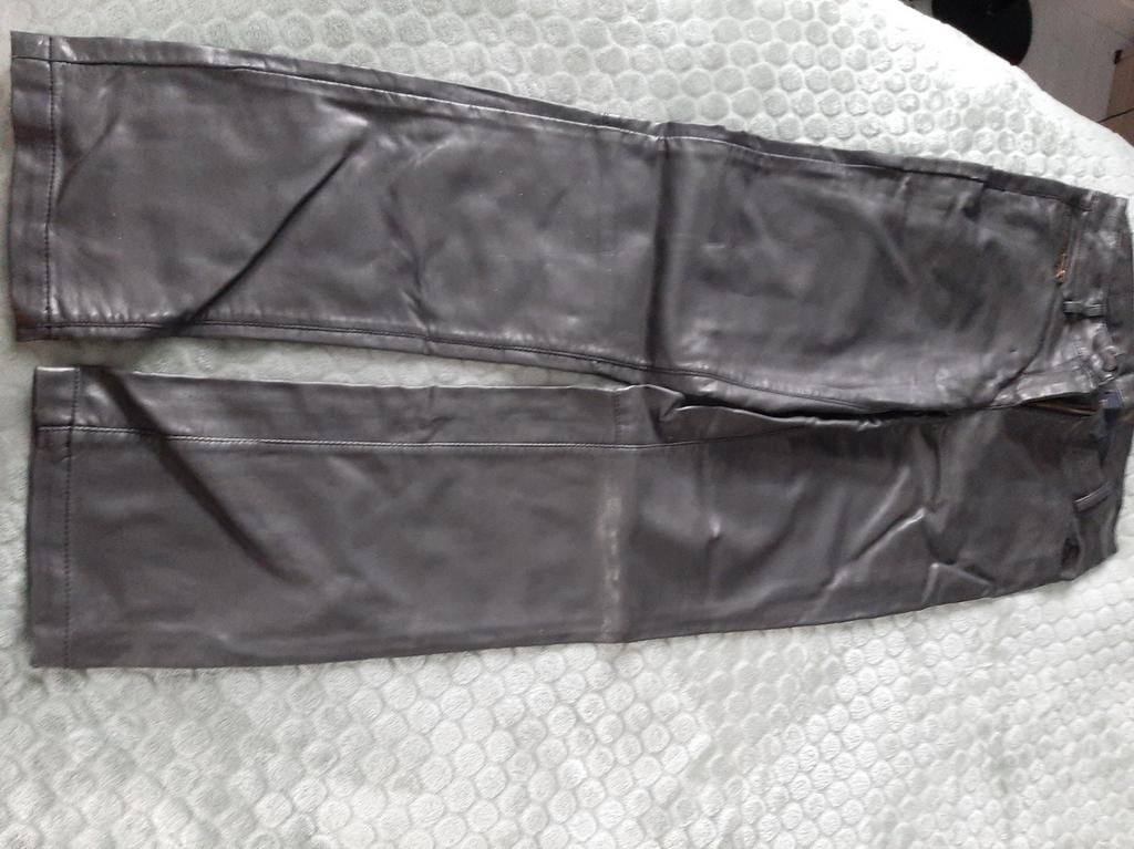 Namaak lederen broek grijs Melvin, Kleding | Dames, Broeken en Pantalons, Ophalen of Verzenden, Zo goed als nieuw, Maat 38/40 (M)