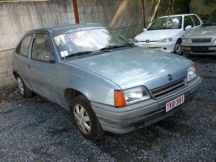 pare brise  opel kadett bleu, Auto-onderdelen, Ruiten en Toebehoren, Opel, Gebruikt