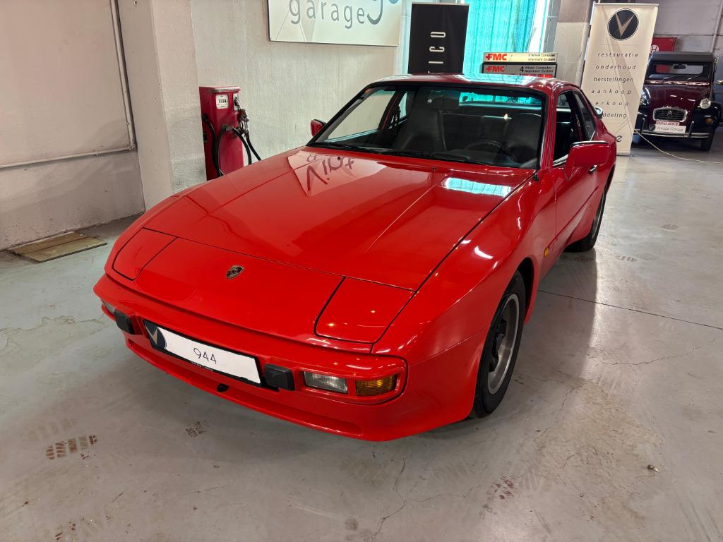 Porsche 944 targa - 1984 - 49939 km, 2500 cc, 4 zetels, Achterwielaandrijving, Zwart