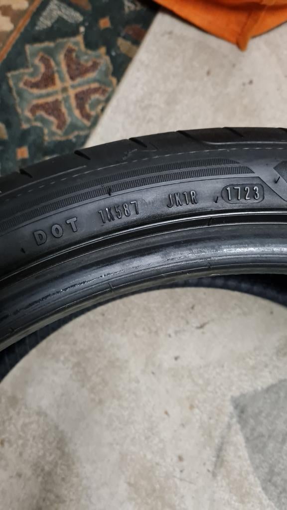 Goodyear eagle 275 35 22 une seule pneus bonne état
