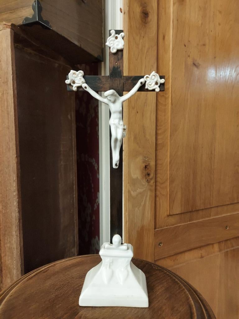 Antieke porseleinen corpus op houten kruis, Antiek en Kunst, Ophalen of Verzenden