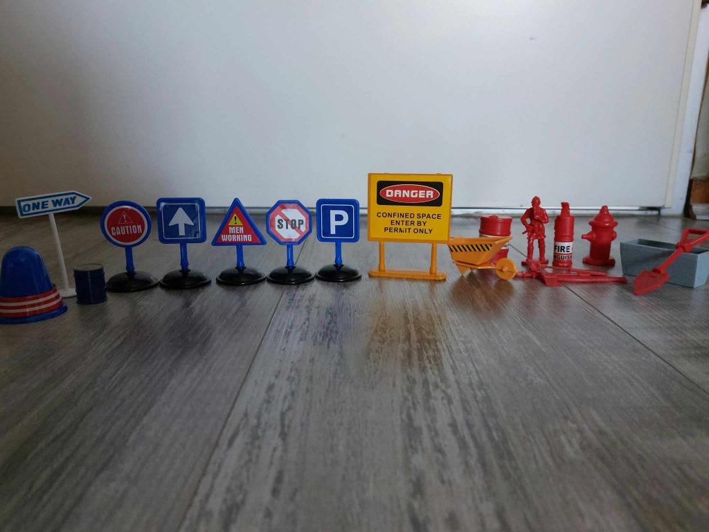 Ensemble de panneaux de signalisation et d'équipements., Enlèvement, Utilisé, Garçon