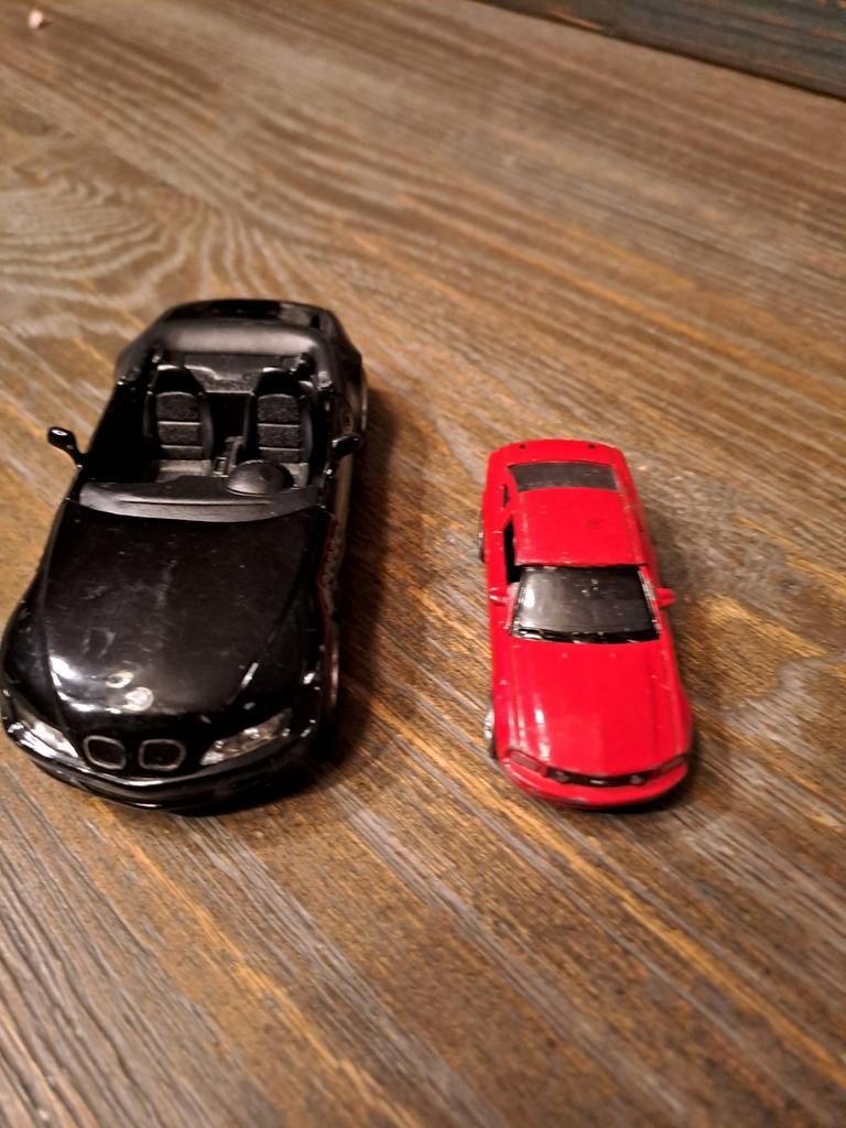 2 voitures Welly, Hobby & Loisirs créatifs, Voitures miniatures | Échelles Autre, Enlèvement ou Envoi, Utilisé, Voiture