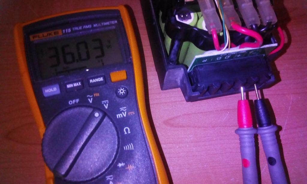 BATTERIJ Lader of Batterij Testen-Herstellen 29.4v-36v-42v, Enlèvement, Utilisé