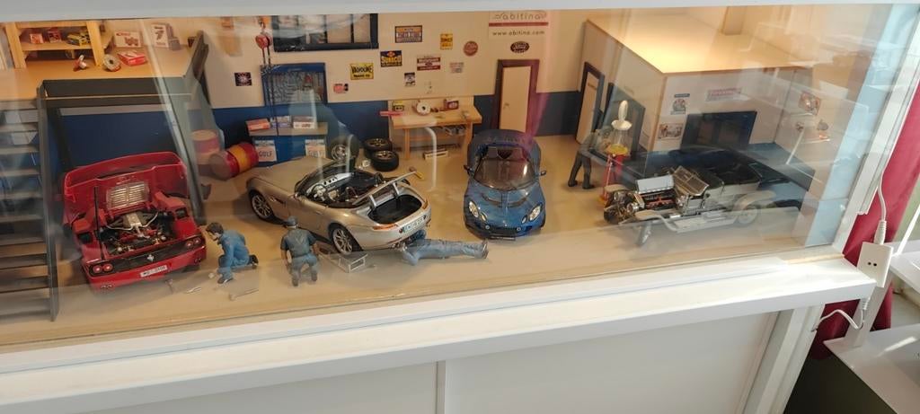 Voitures miniatures.Ferrari, Bmw Z8, Lotus., Enlèvement, Comme neuf