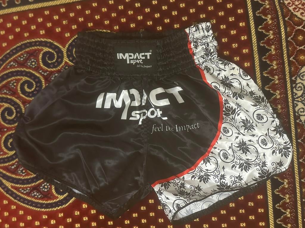Kickboks shorts, Ophalen, Zo goed als nieuw