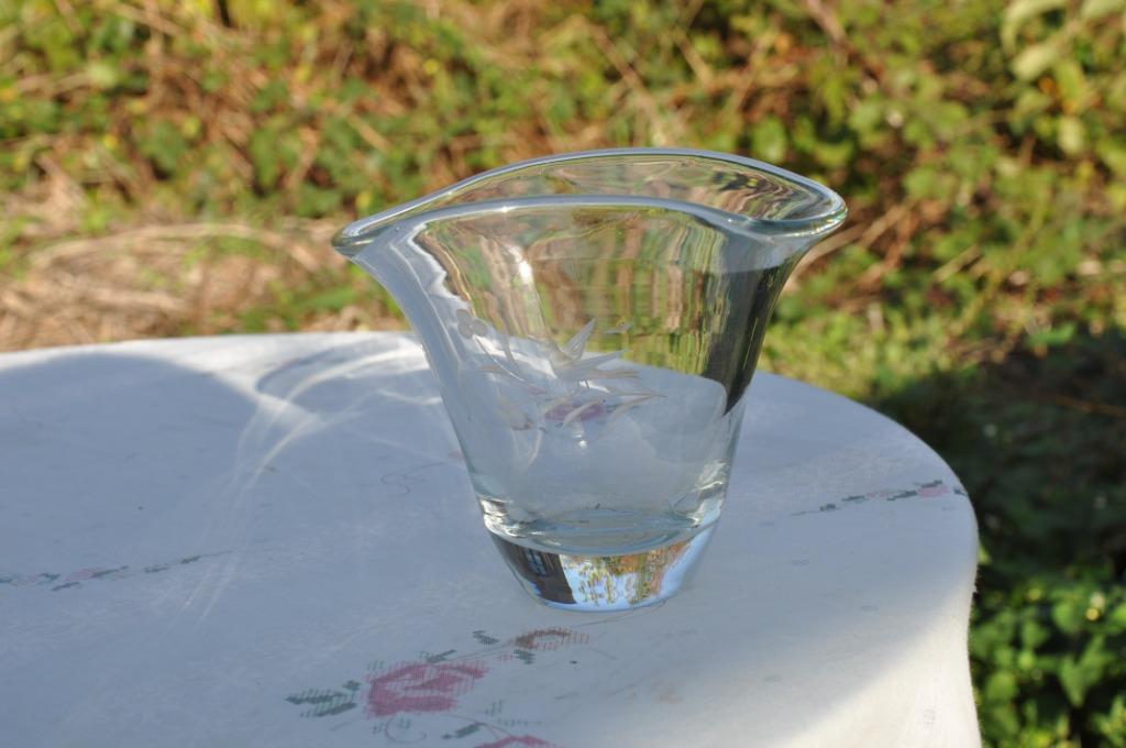 vase en cristal taille 2 fleurs et oiseau, Enlèvement ou Envoi