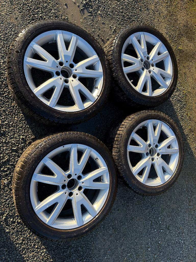 Ensemble de pneus d'hiver sur jante en aluminium Mercedes, Pneus et Jantes, Pneus hiver, Véhicule de tourisme, 18 pouces