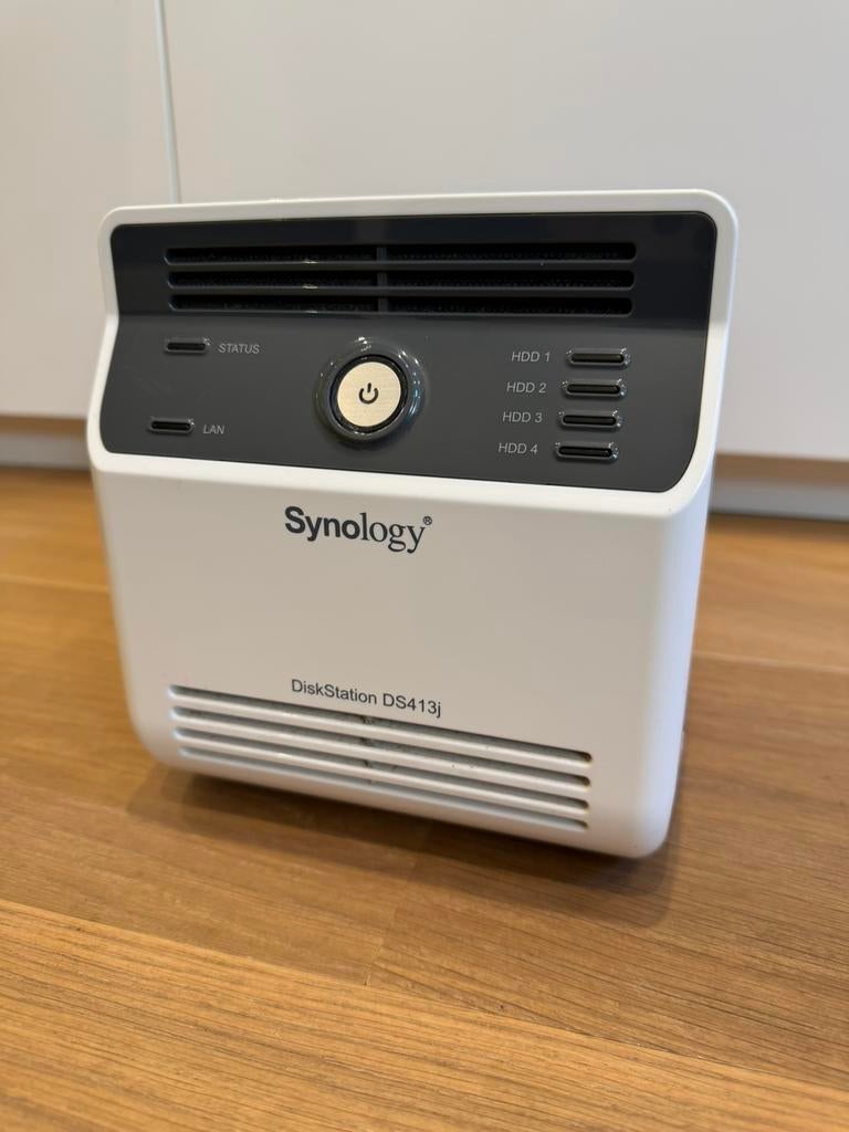 Synology DiskStation DS413j (4 baies) + 4x2To, Enlèvement ou Envoi, Utilisé