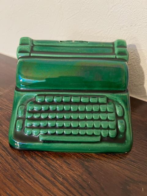 Tirelire a casser des années 1950 machine à écrire, Enlèvement