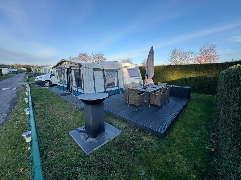 Caravane sur un emplacement, Grand lit, Jusqu'à 4, T.E.C., 5 à 6 mètres