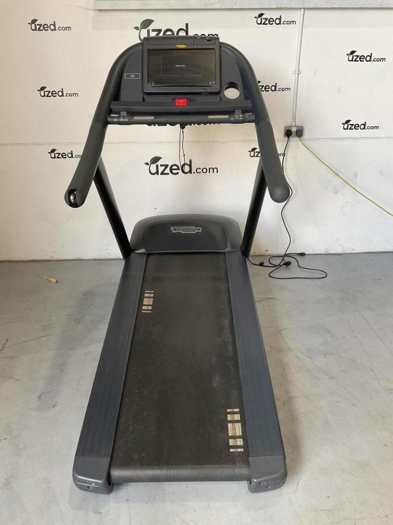 Tapis de course - Technogym Run 600 TV – Noir, Enlèvement ou Envoi, Utilisé, Jambes, Autres types