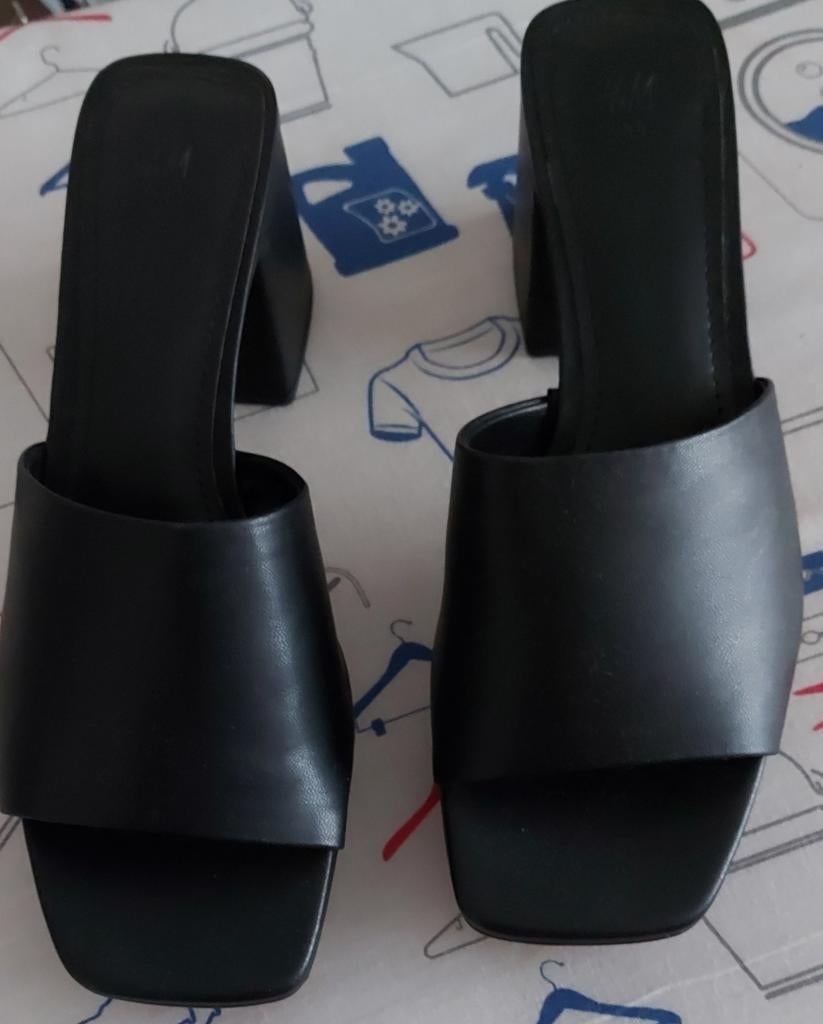 Nieuwe zwarte blokhak muiltjes mt.39, Kleding | Dames, H&M, Zwart, Nieuw, Sandalen of Muiltjes