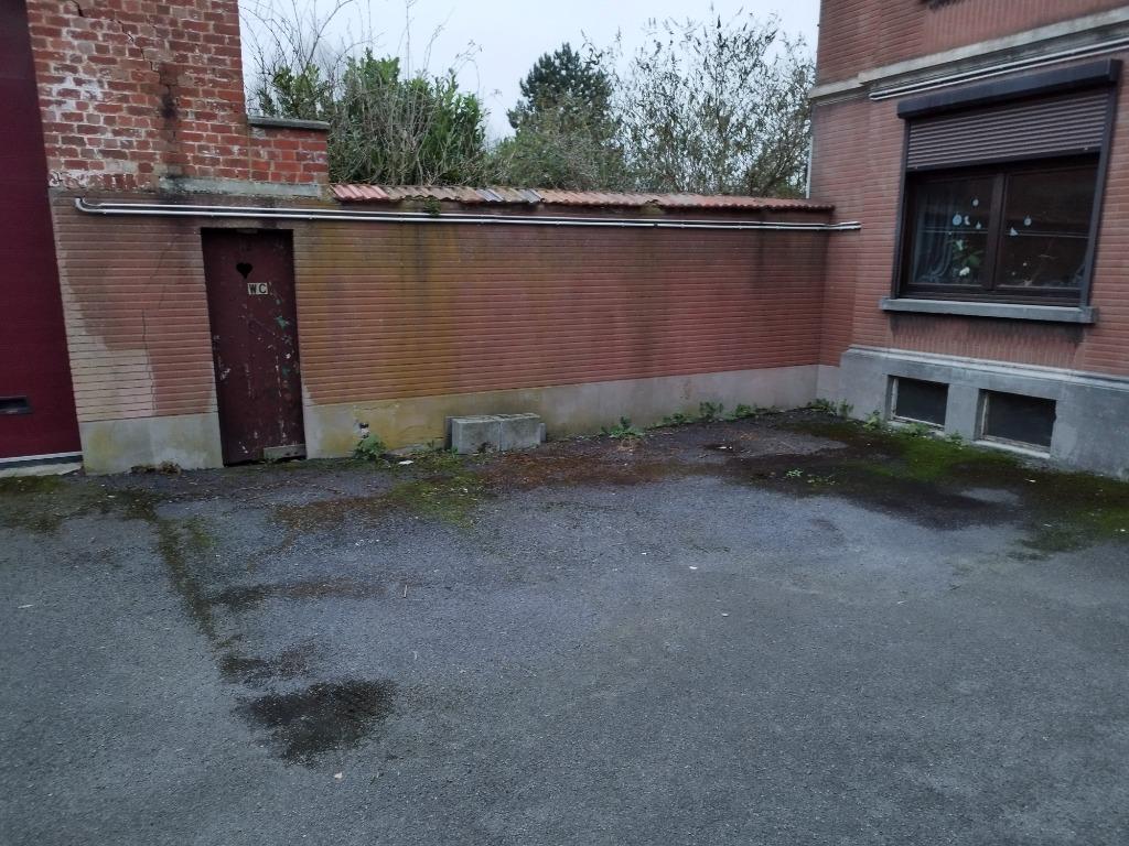 Emplacement de parking extérieur sur propriété privée, Province de Hainaut