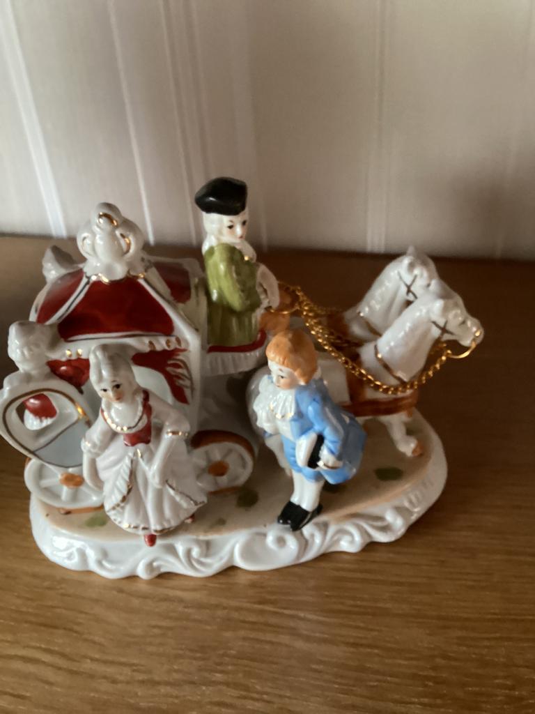 Porcelainen feestkarkoets met paarden, Ophalen of Verzenden