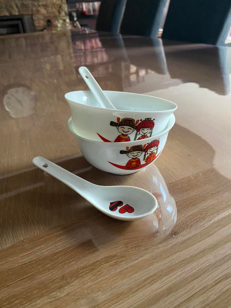 Bols chinois et cuillères, Comme neuf
