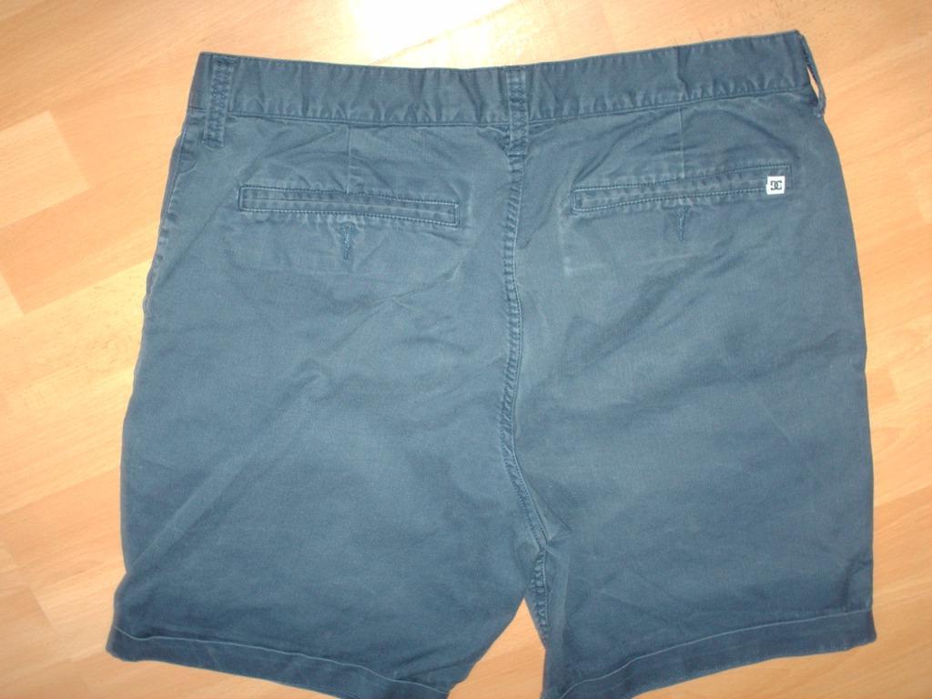 Short blauw merk dc straight fit - maat 34 vlekje op, Maat 52/54 (L), Blauw, Ophalen of Verzenden, Gedragen