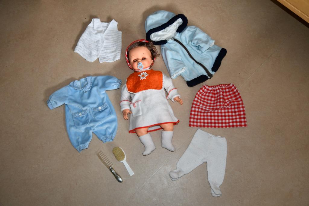Babypop 50 cm. met uitzet, Kinderen en Baby's, Ophalen of Verzenden, Gebruikt, Babypop