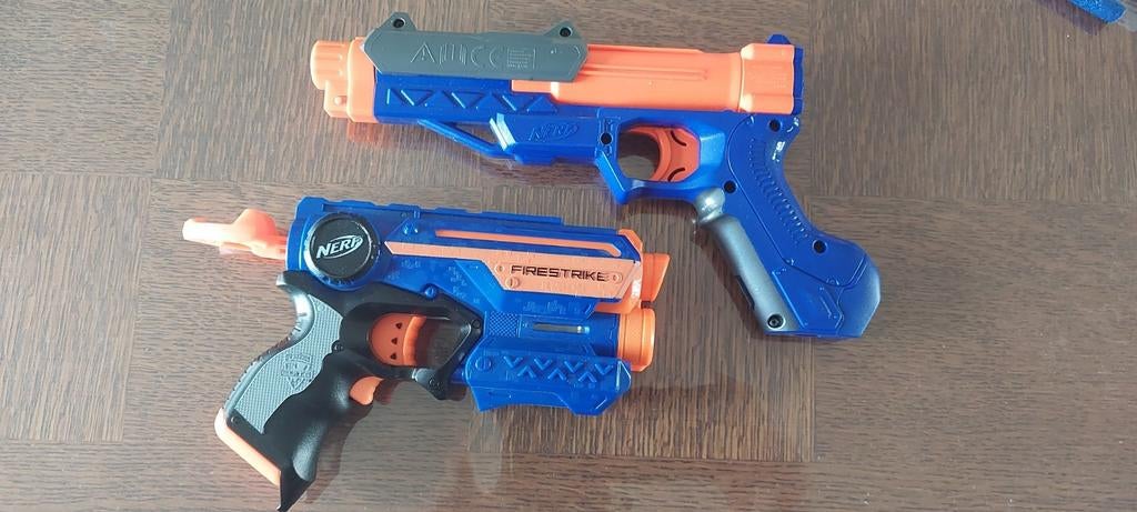 2 pistolets "Nerf", Enlèvement, Comme neuf