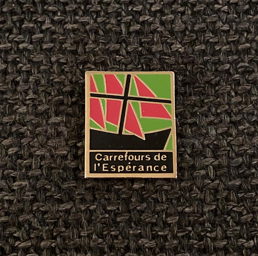 PIN - CARREFOURS DE L'ESPÉRANCE - VOILIER - ZEILBOOT, Envoi, Utilisé, Autres sujets/thèmes, Insigne ou Pin's