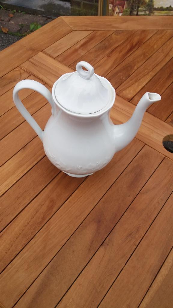 Koffiekan in wit porcelein, Huis en Inrichting, Ophalen, Overige typen, Zo goed als nieuw, Overige stijlen