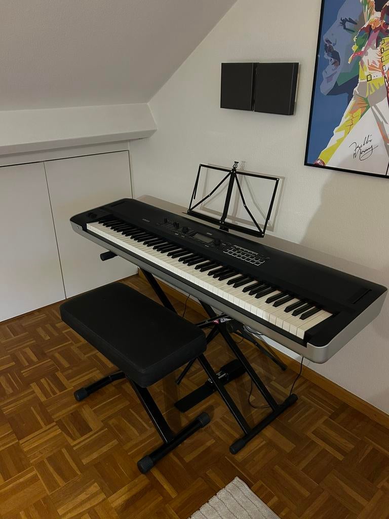 Station noire Korg Kross 2-88 avec pédale et pupitre, Comme neuf, Enlèvement, Avec pied, Korg