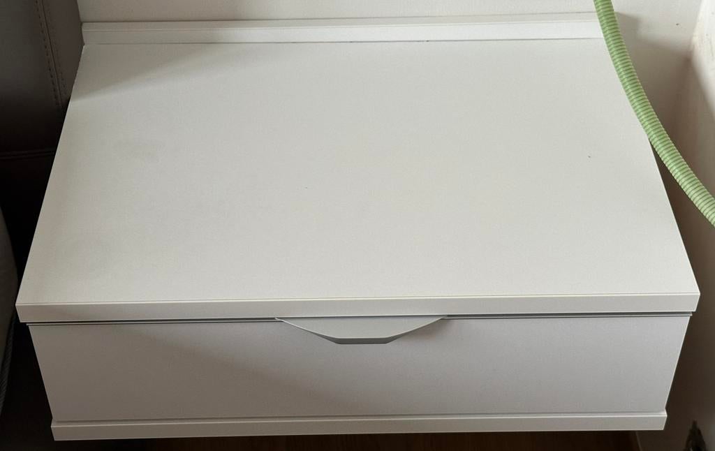 Wit(te) zwevend(e) nachtkastje(s) met lade, Huis en Inrichting, Slaapkamer | Nachtkastjes, Ophalen, Kunststof, Gebruikt, 45 tot 65 cm