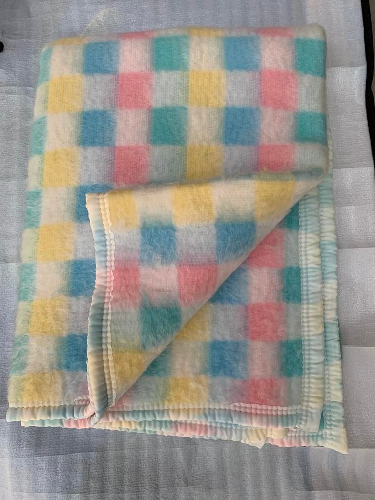 Couverture pour lit de bébé., Enlèvement, Comme neuf