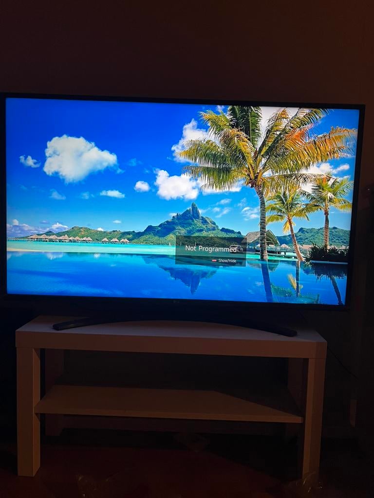 LG 49 inch UHD TV with table, TV, Hi-fi & Vidéo, Enlèvement ou Envoi, Utilisé, LG