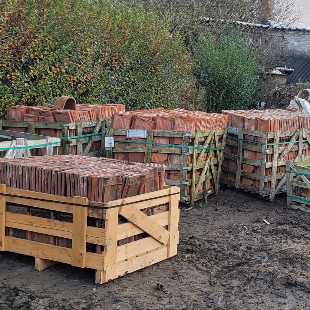Dakpannen in kratten - kunnen geladen worden, Doe-het-zelf en Bouw, Dakpannen en Dakbedekking, Ophalen, Gebruikt, Steen of Klei