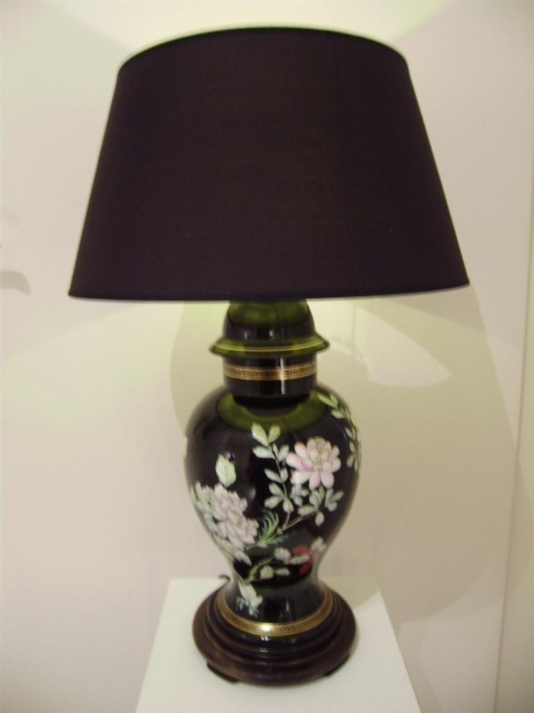 Porselein lamp met hand-beschildering van een floraal decor, Antiek en Kunst, Ophalen
