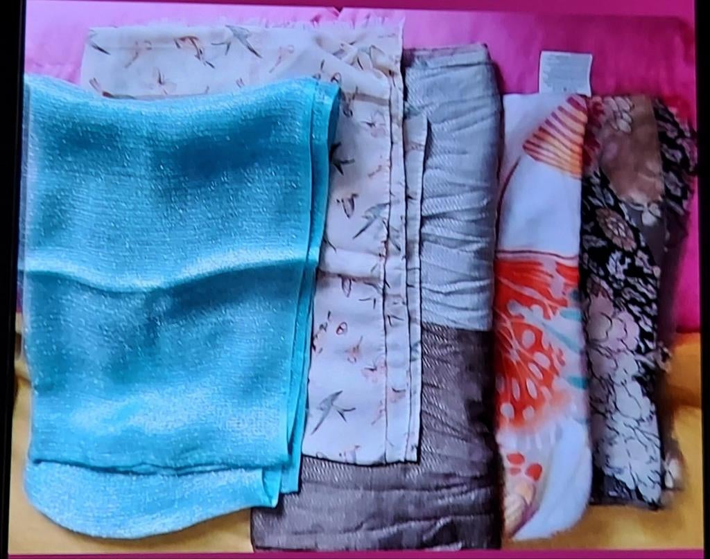 5 foulards, Comme neuf