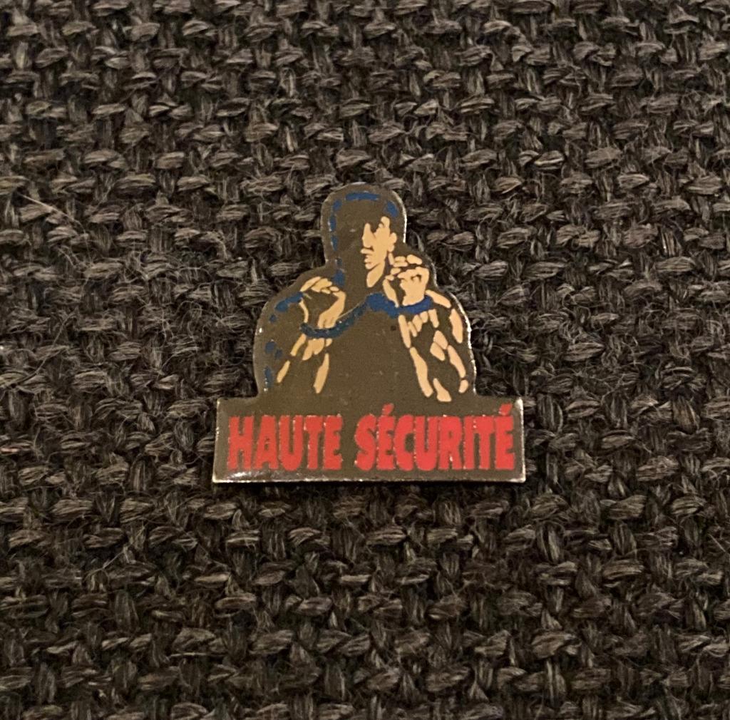 PIN - HAUTE SÉCURITÉ - LOCK UP - SYLVESTER STALLONE, Verzenden, Gebruikt, Overige onderwerpen, Speldje of Pin