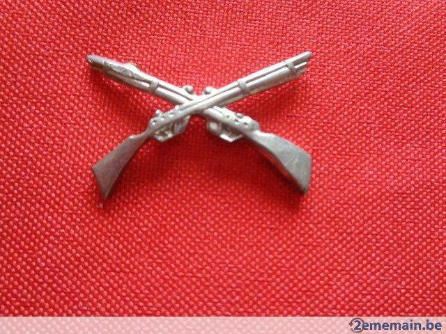 Insigne militaire Belge. Fusils croisés., Ophalen of Verzenden