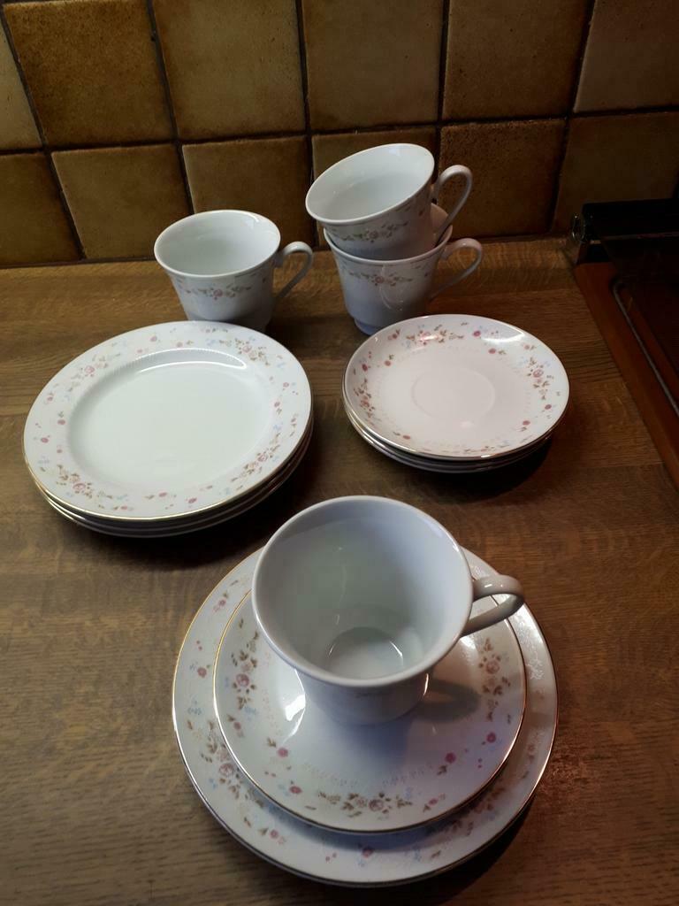 NIEUW Koffieservies met gouden randje voor 4 personen, Neuf, Service complet, Enlèvement ou Envoi, Autres matériaux
