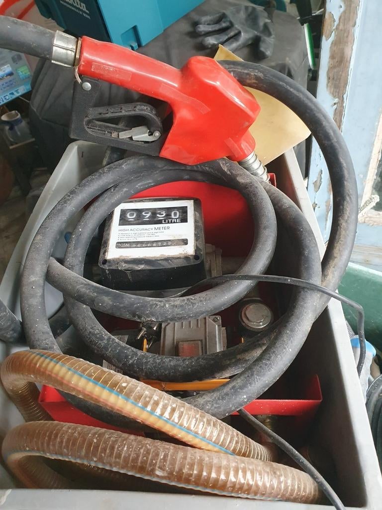 Mazout diesel pomp, Ophalen, Zo goed als nieuw