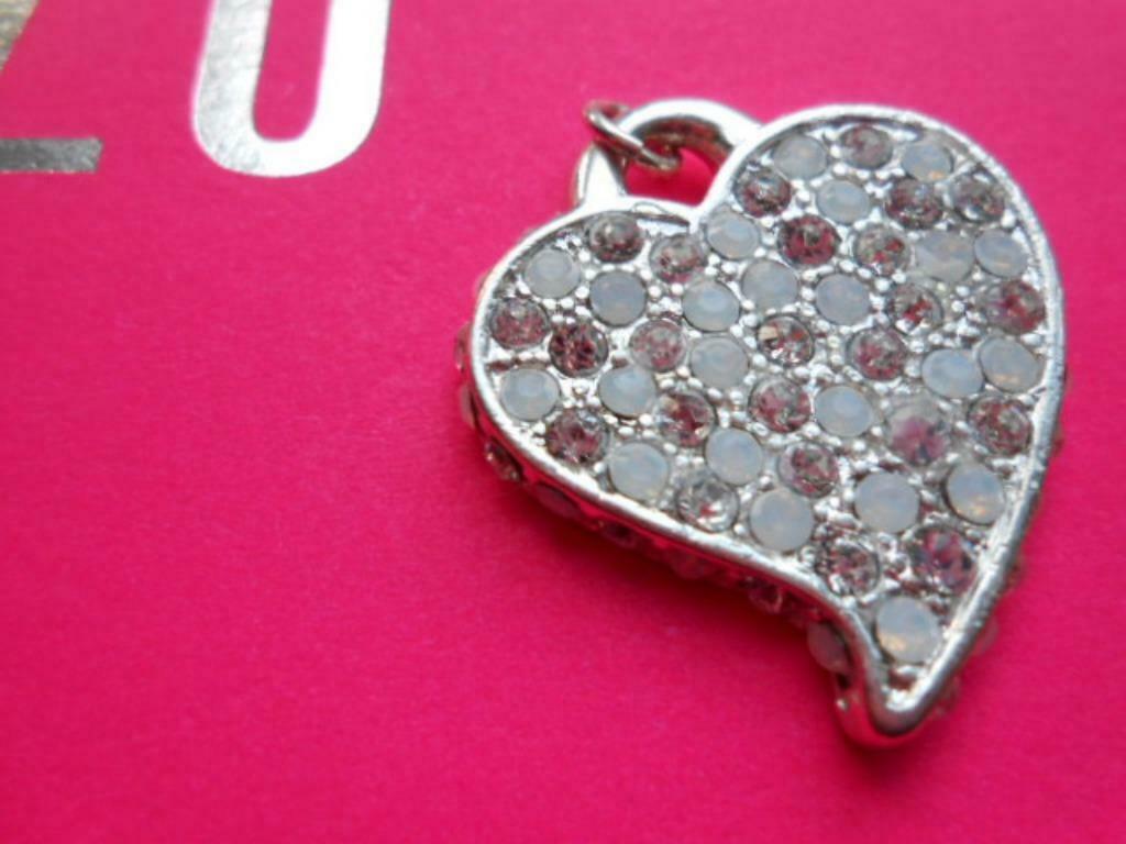 NIEUWE strass-hanger van OTAZU !, Bijoux, Sacs & Beauté, Pendentifs, Neuf, Autres matériaux, Argent, Cœur, Avec strass, Enlèvement ou Envoi