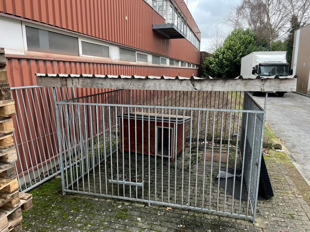 Hondenren, Tuin en Terras, Ophalen, Zo goed als nieuw