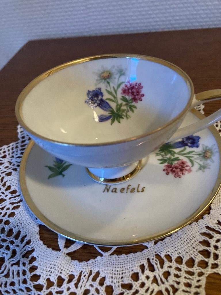 petite tasse à thé ancienne avec assiette, Enlèvement ou Envoi