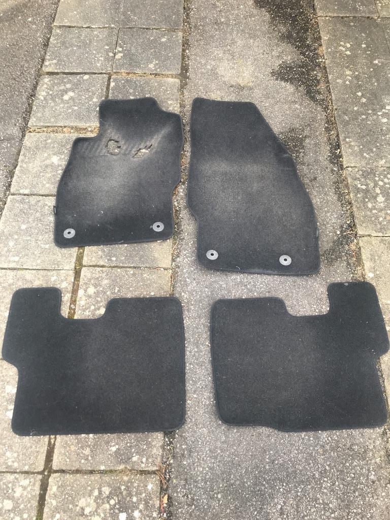 Tapis de sol Opel Corsa e 1,2 de 2017 (bien lire l'annonce!), Autos : Pièces & Accessoires, Enlèvement ou Envoi, Utilisé, Opel
