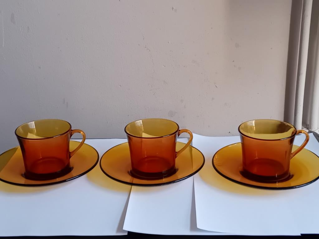 3 grote kopjes en schotels van Duralex, Huis en Inrichting, Ophalen of Verzenden, Zo goed als nieuw, Glas, Kop(pen) en/of Schotel(s)